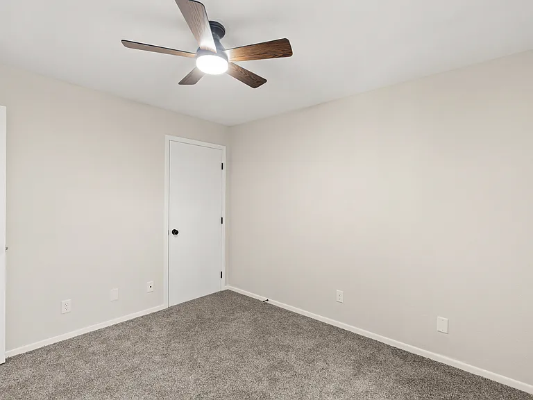 428 Stonehaven Dr — Photo 18