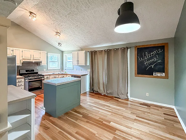Kitchen and Eat In Area