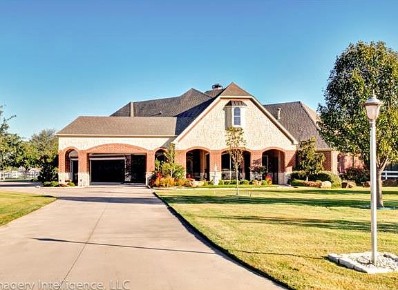 2nd image of 1800 Willow Springs Ct