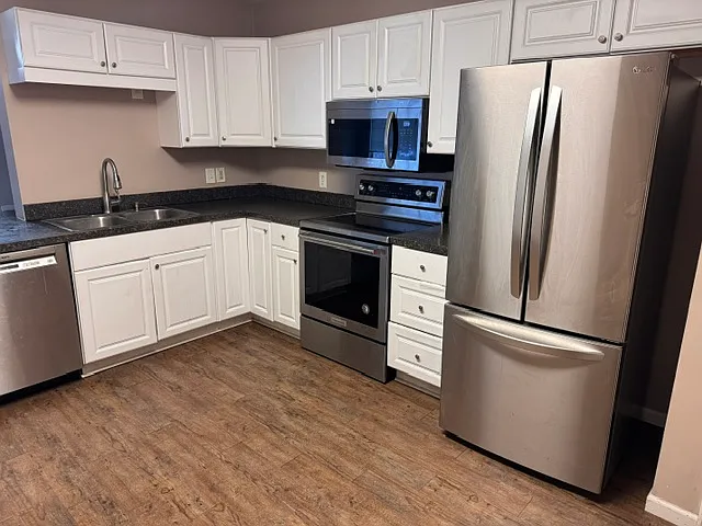 3 bed, 1378 sqft, $1,995 — Photo 2