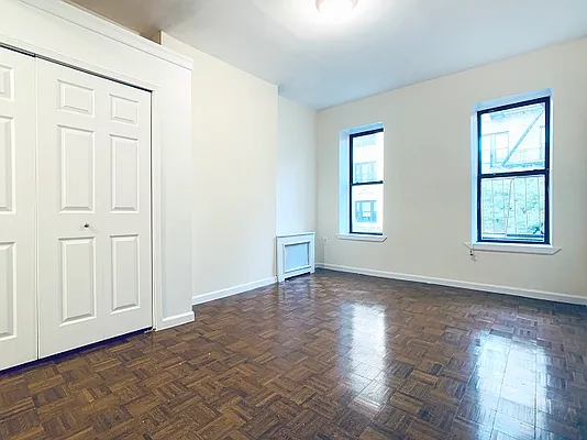 Rented by City Connections Realty | media 8