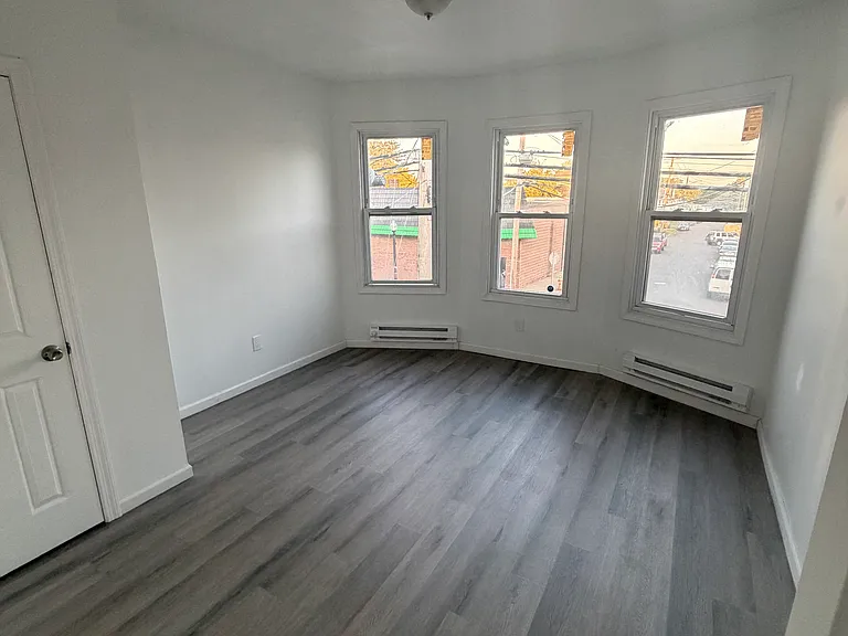 1739-1741 Stratford Ave #2 — Photo 6