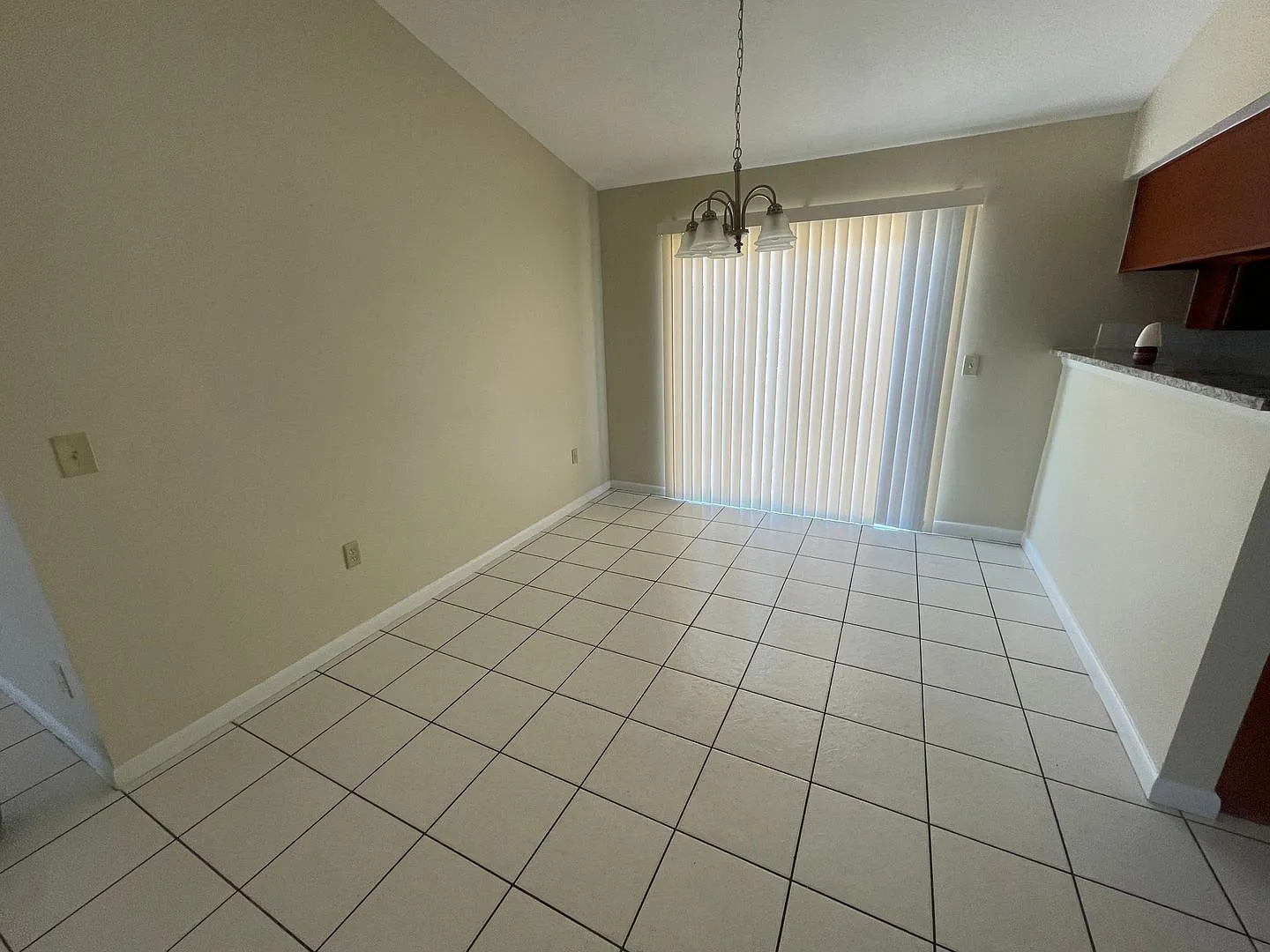 4 Bed/2 Bath Sfh In Weathersfield Available August 1st! — Photo 3