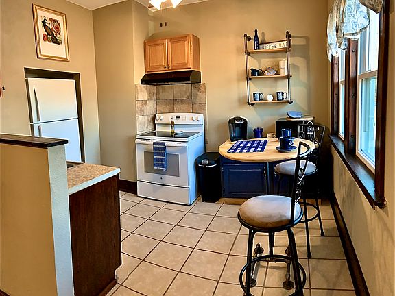 3rd image of 258 Bluff St #5