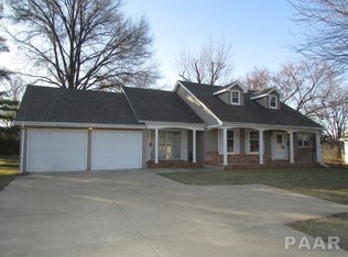 1910 Saint Clair Dr, Pekin, IL