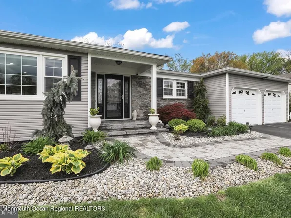43 Deacon Dr, Hamilton, NJ 08619