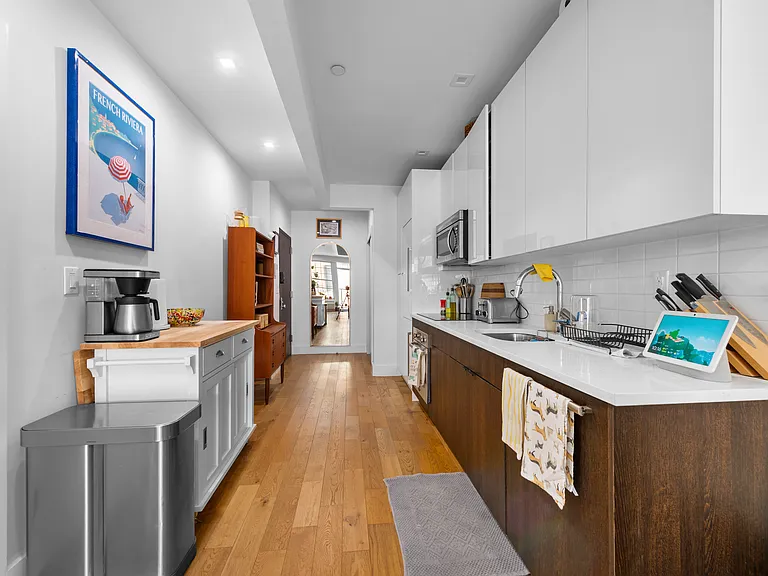 401 Gates Ave #4C — Photo 3
