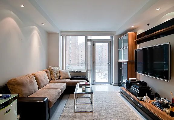 2nd image of 425 E 13th St APT 6N