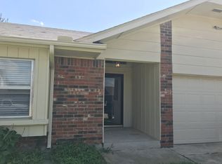1028 Cooper Ln, Yukon, OK 73099