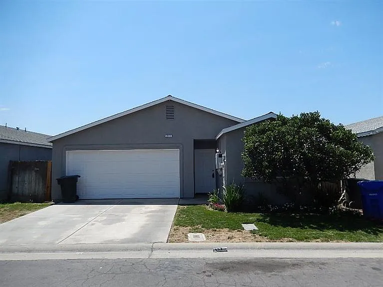 211 E Presidio Avenue photo 1