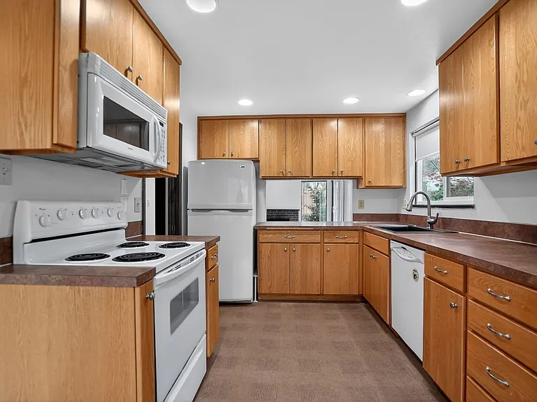 9225 SW Chelan Pl — Photo 4