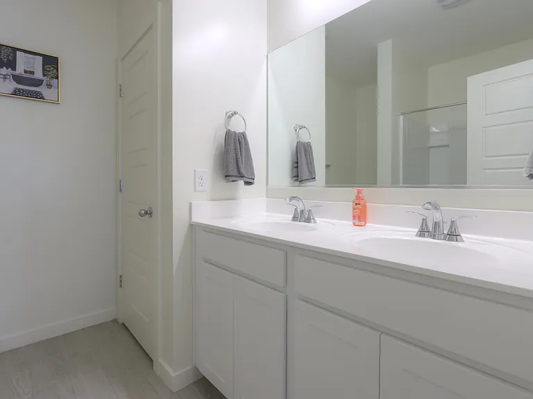 2470 N Abbey Rd — Photo 21