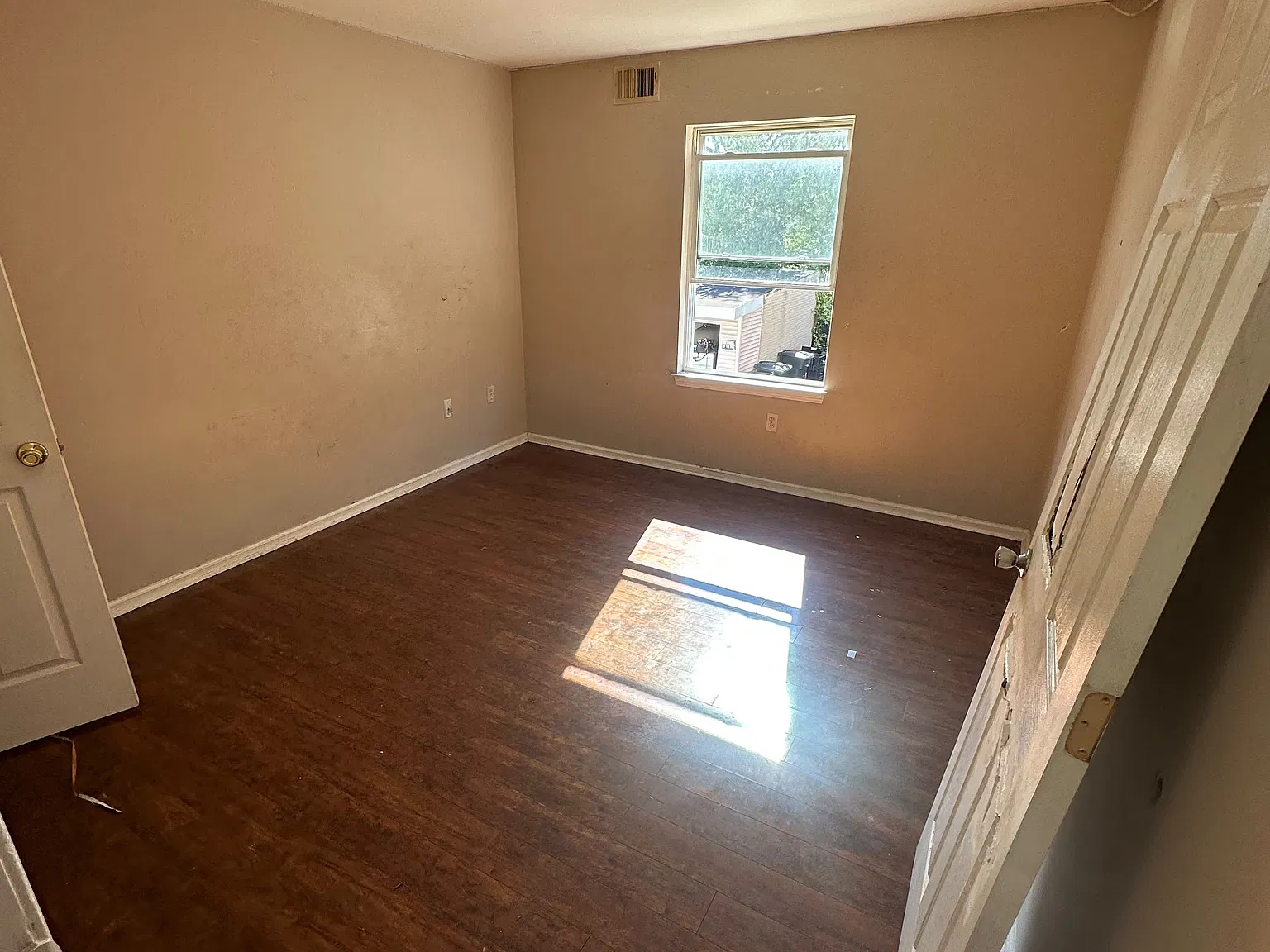 489 Irvine Turner Blvd — Photo 3