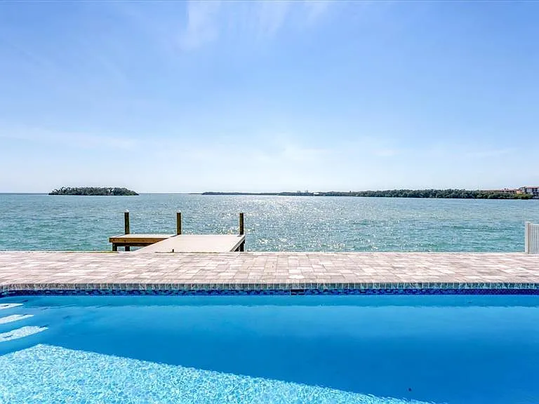120 Sands Point Dr — Photo 1