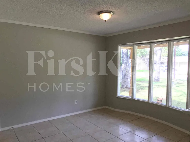 2710 Peachtree Ln — Photo 10