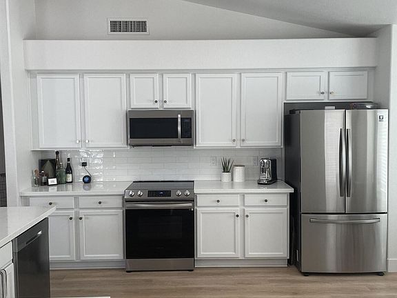 3rd image of 322 E Sherri Dr