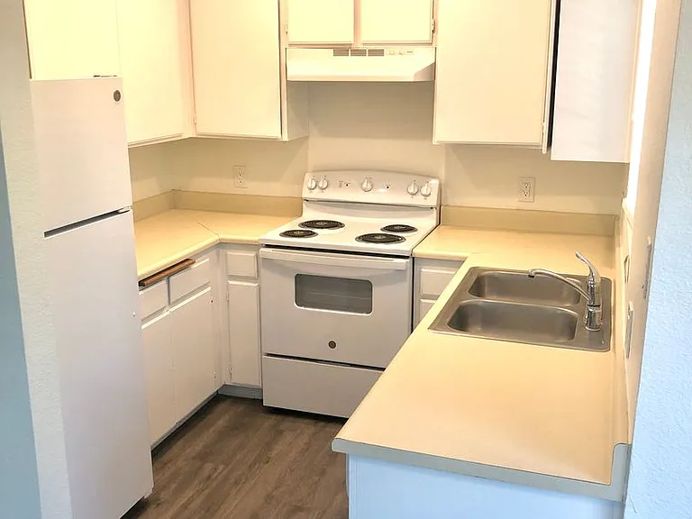 Reed and Brooke Apartments — Photo 32