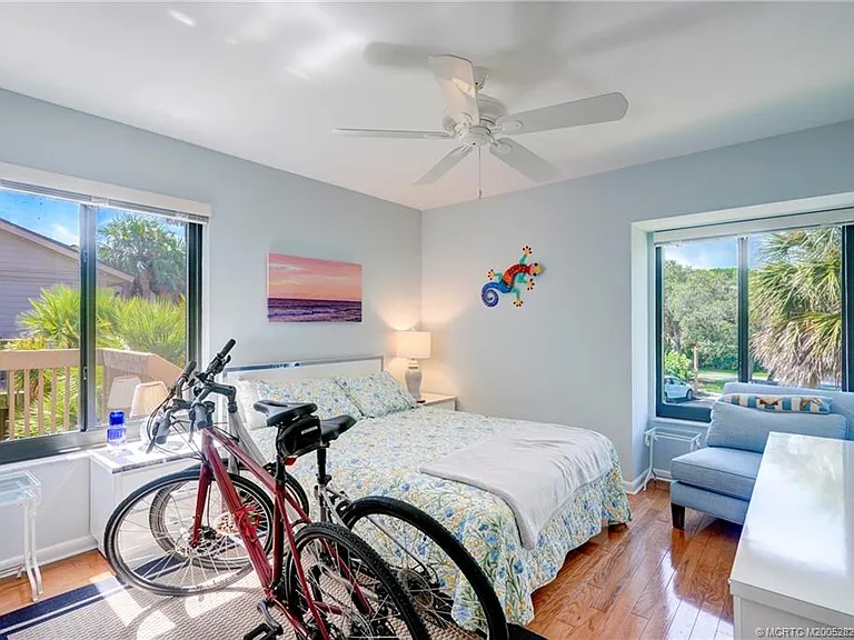 233 NE Edgewater Dr #201 — Photo 31
