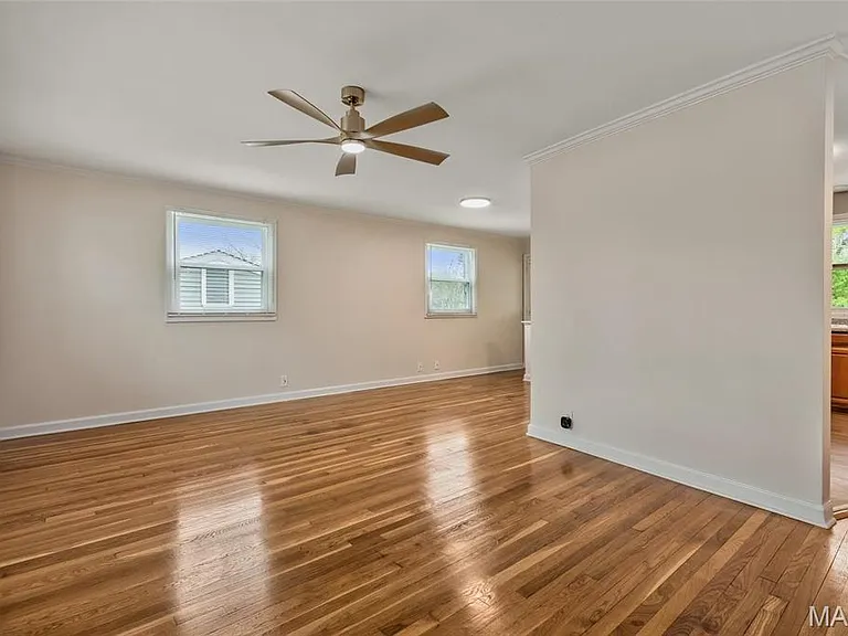 637 Karess Dr — Photo 3