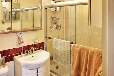 Sold by Thomas Lipovetsky, LREB