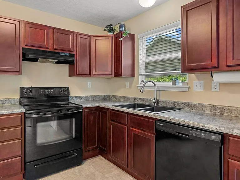 2831 Grackle Ln — Photo 10