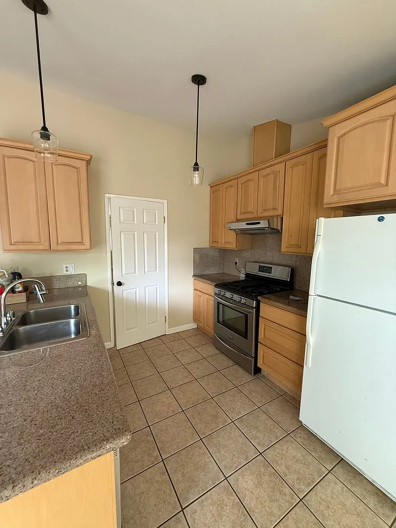 Refurbished 4 Bedroom Home — Photo 3