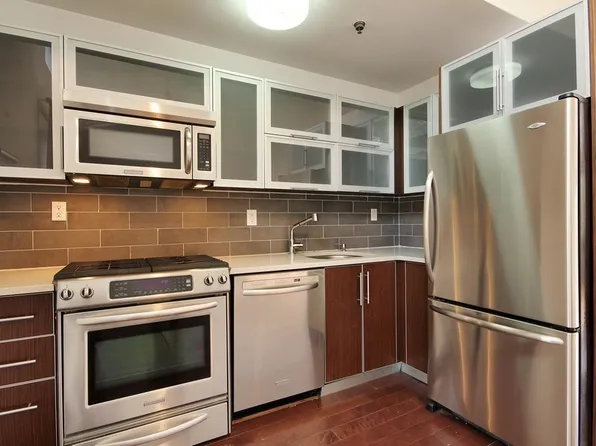 138 Seeley St APT 2C, Brooklyn, NY 11218