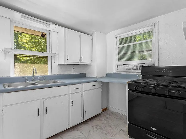 1742 Ware Ave — Photo 14