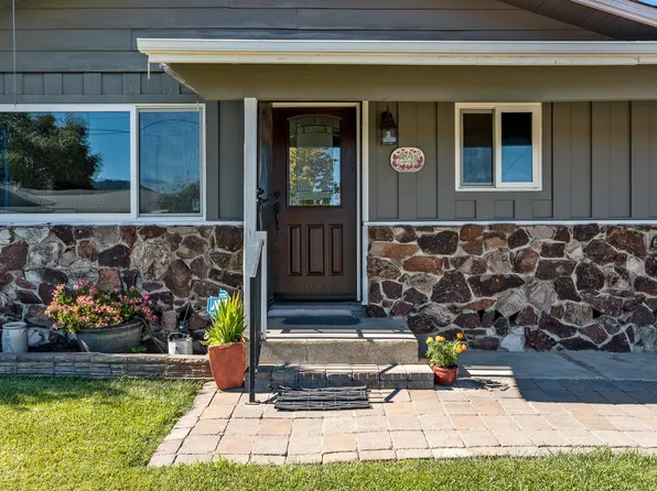 420 Zinfandel Drive, Ukiah, CA 95482