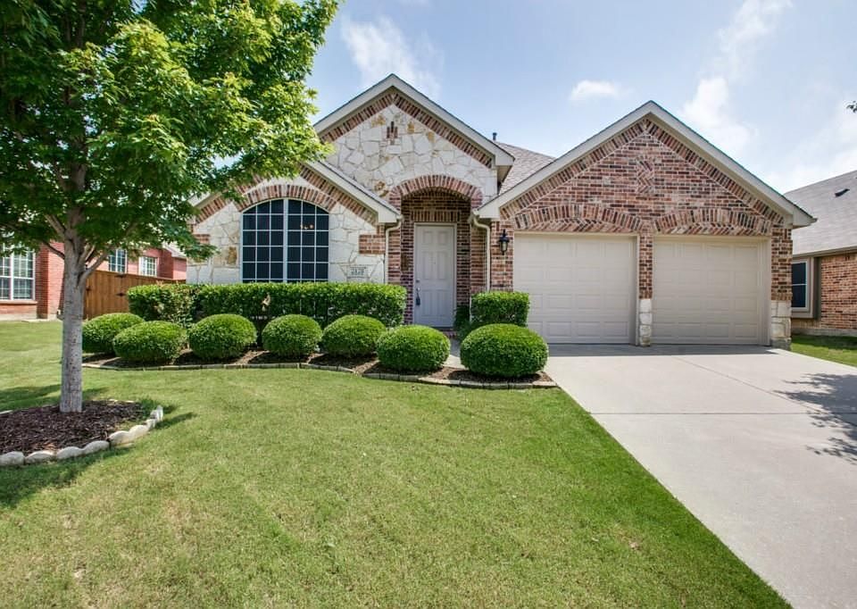 1st image of 2428 Deerwood Dr
