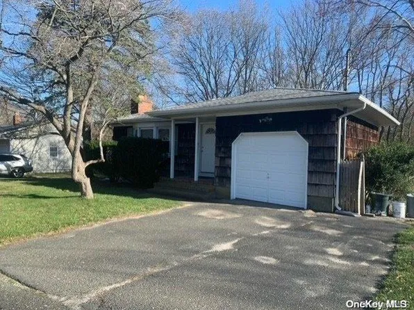 142 W Woodside Avenue, Patchogue, NY 11772