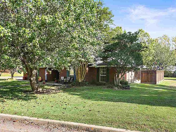 3rd image of 1388 Oak Vinyard Dr