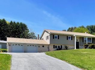 13 Villa Ln, Palmyra, PA 17078