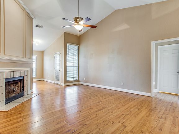 4th image of 312 Newberry St