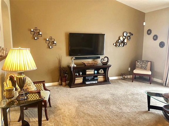 4th image of 8201 Crumwell Dr