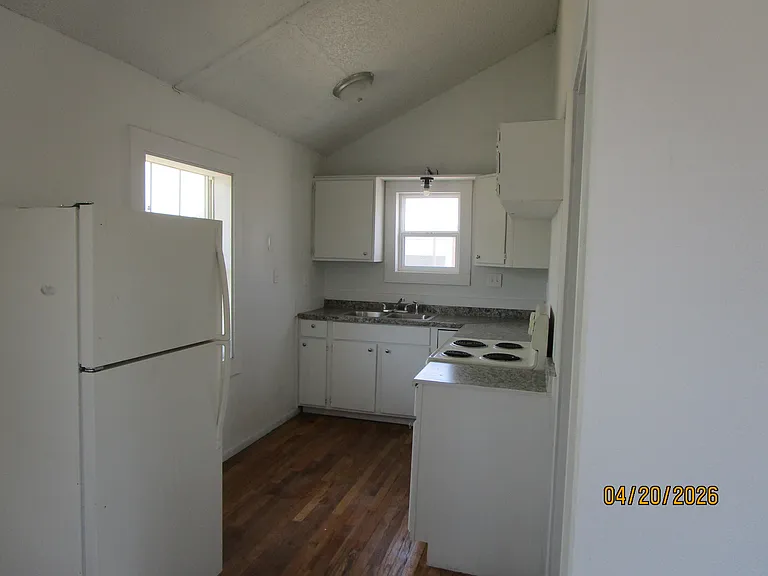 111 W Grand St #B — Photo 5