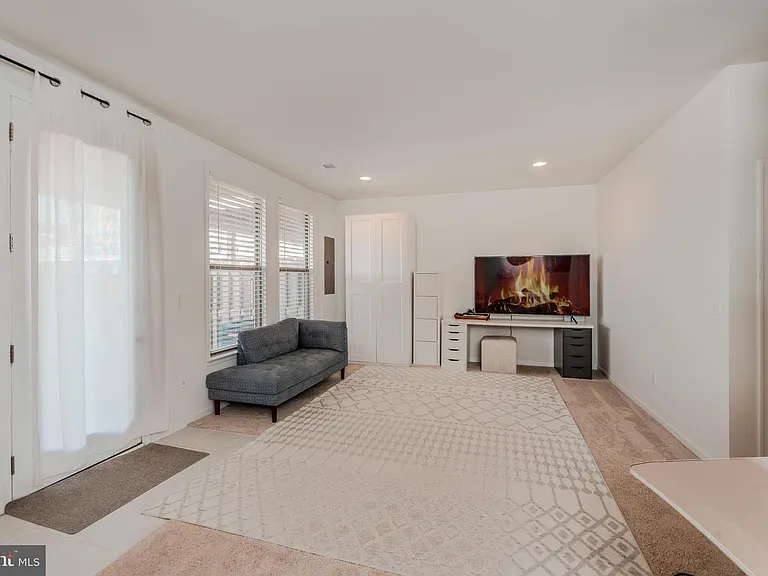 42506 Dogwood Glen Sq — Photo 6