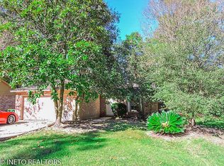 92 S Wavy Oak Cir, The Woodlands, TX 77381