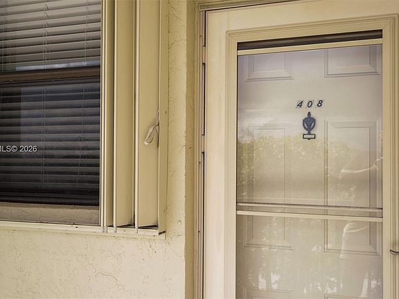 5th image of 116 Lake Emerald Dr APT 408