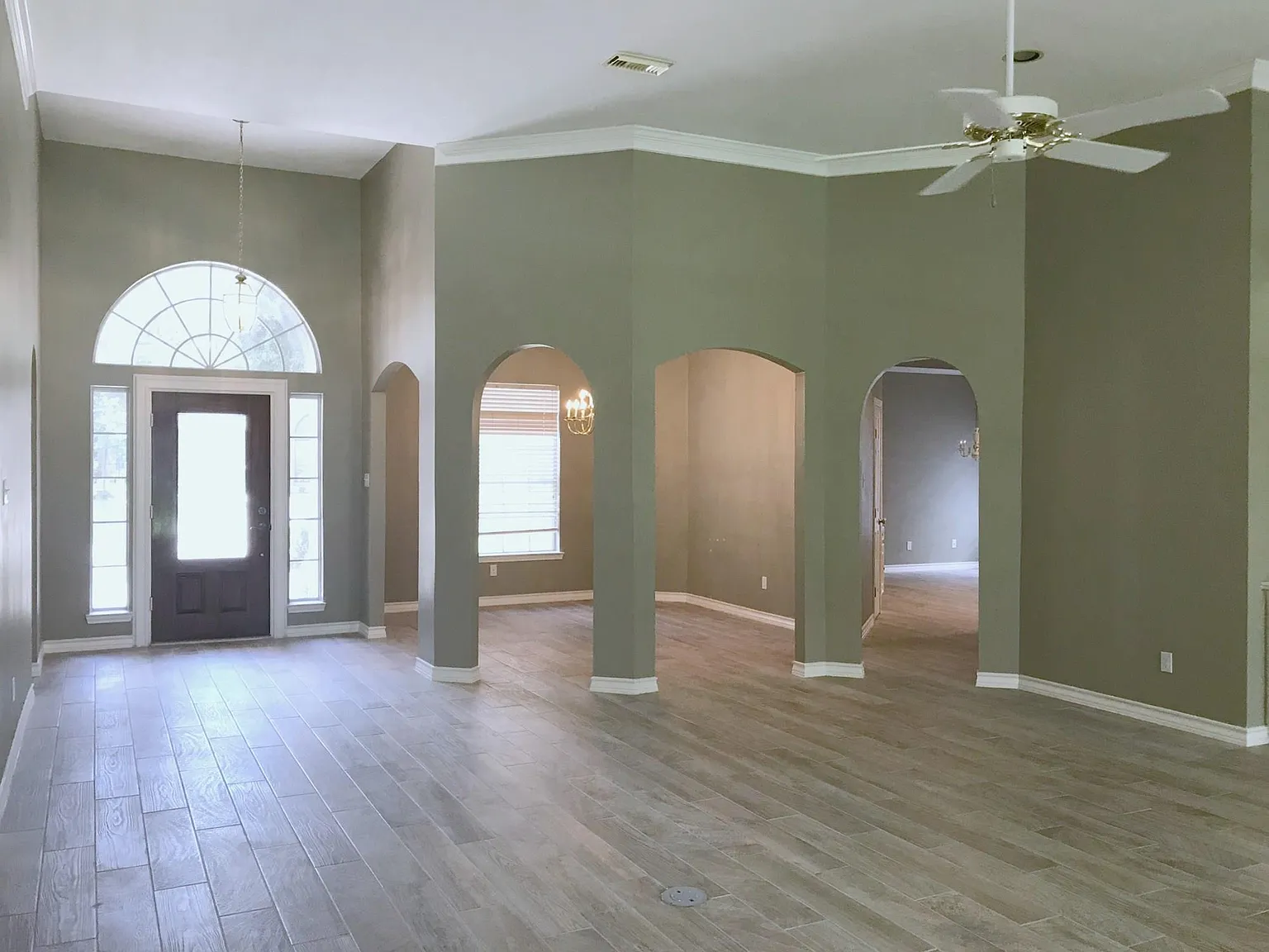 3 bed, 3.0 bath, 2356 sqft, $2,450 — Photo 2