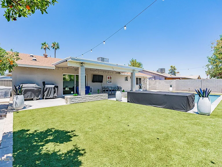 2033 E Harvard Dr — Photo 26
