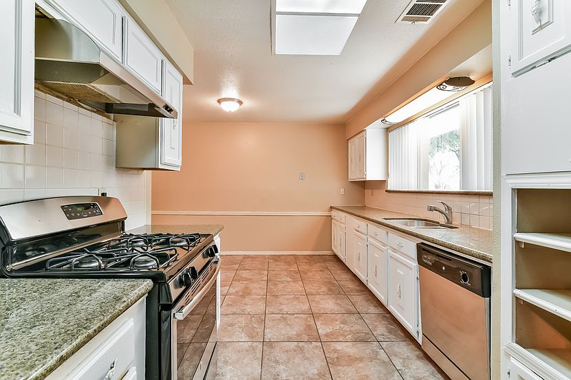 2nd image of 3810 Glen Cove Cir