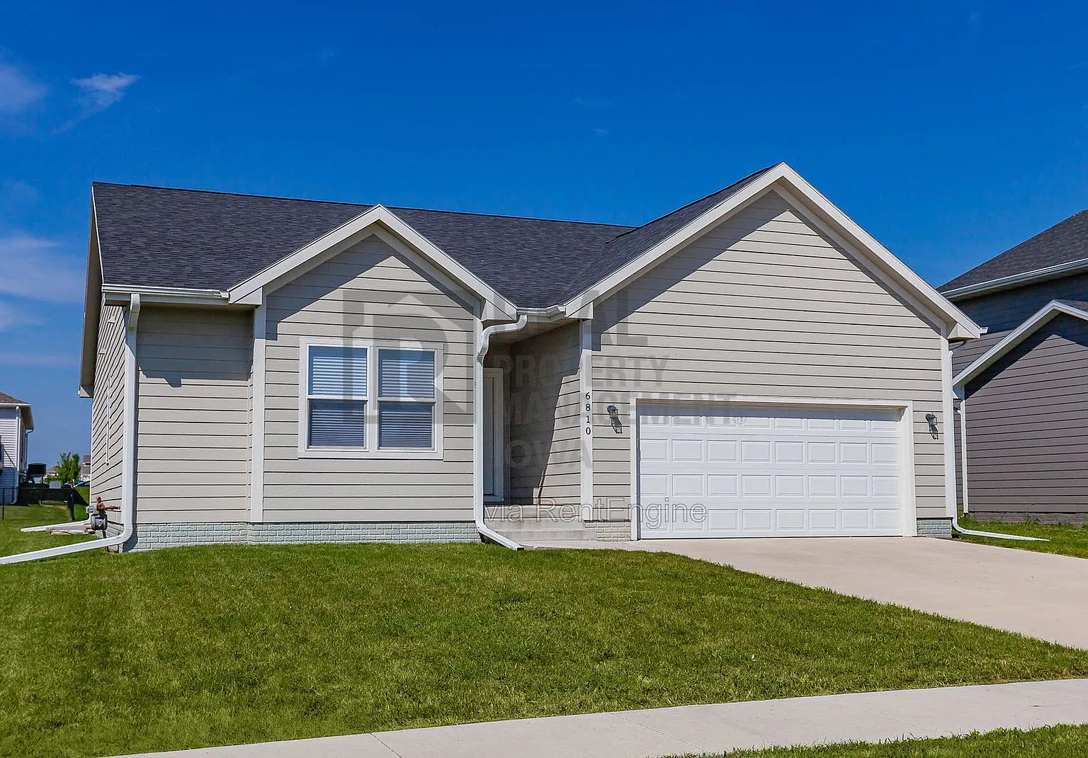 4 bed, 3.0 bath, 2400 sqft, $2,895 — Photo 2