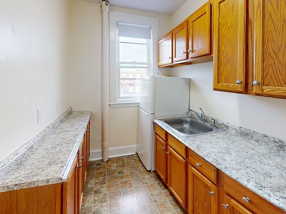 2nd image of 10 Scottfield Rd APT 3