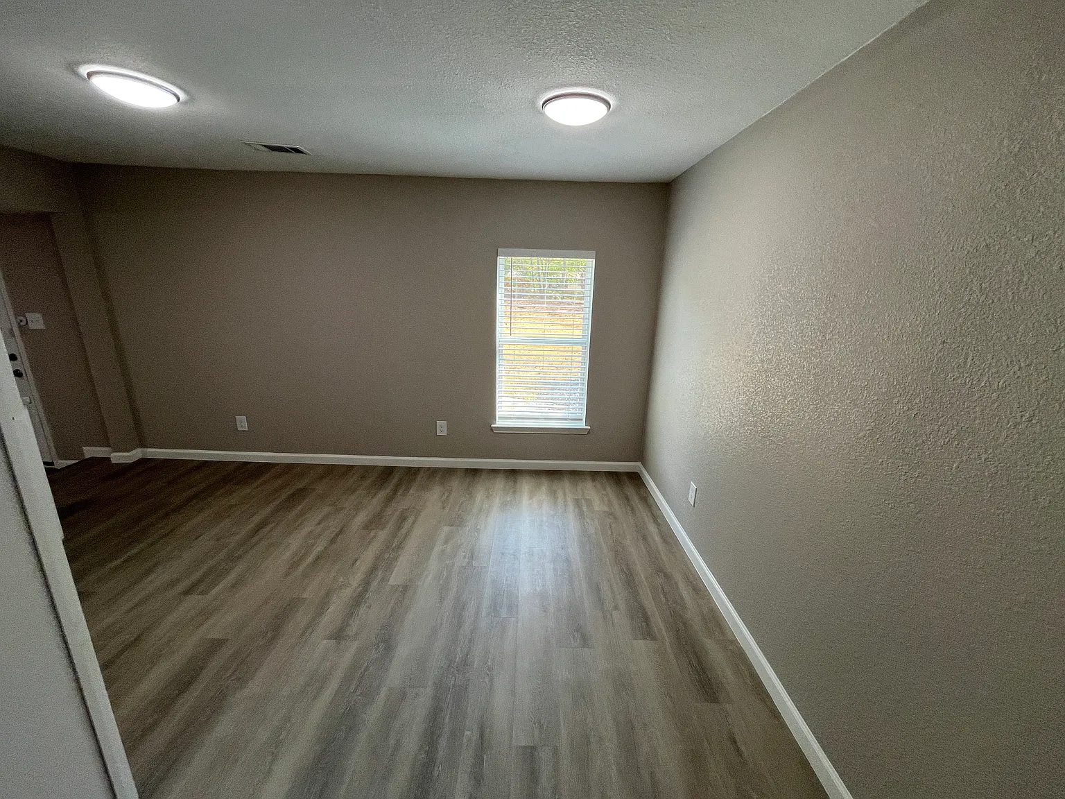 3 bed, 1104 sqft, $1,650 — Photo 2