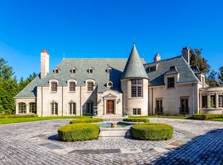 273 Ridge Rd, Grosse Pointe Farms, MI 48236