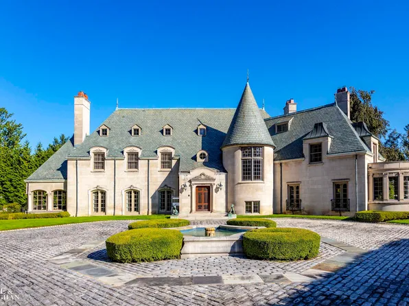 273 Ridge Rd, Grosse Pointe Farms, MI 48236