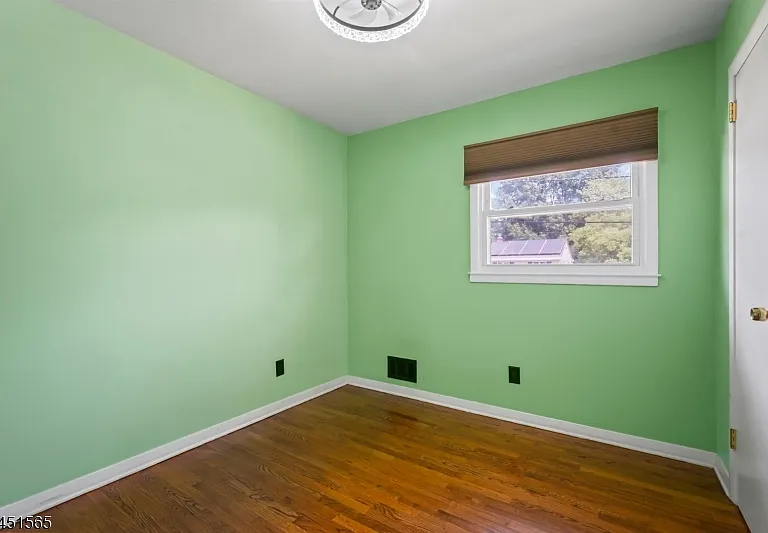 18 Deerwood Ave — Photo 9