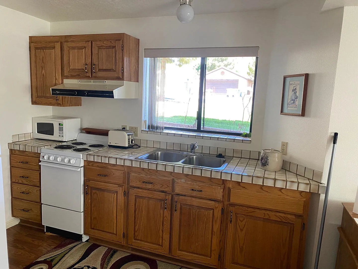 Cozy 2 Bedroom Lower Apartment - Utilities Included — Photo 1