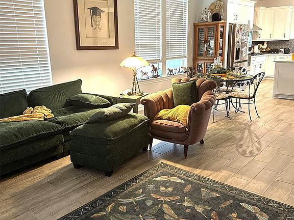 3rd image of 8015 Prospect Dr